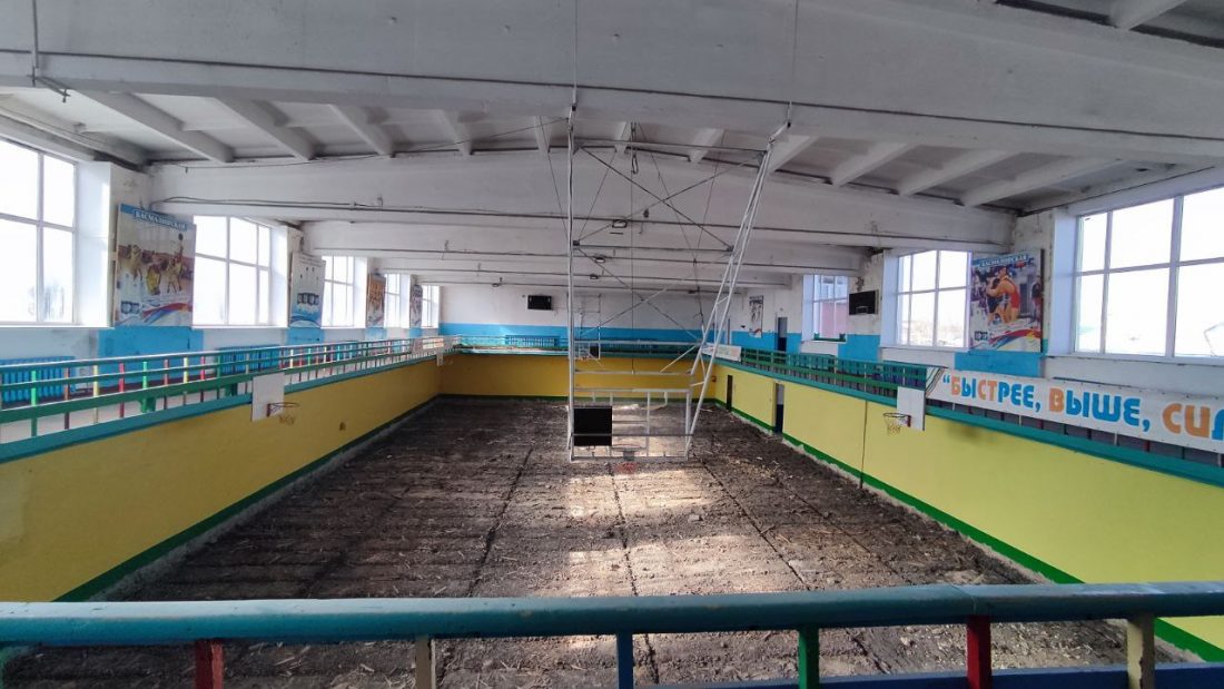 пол в спортшколе