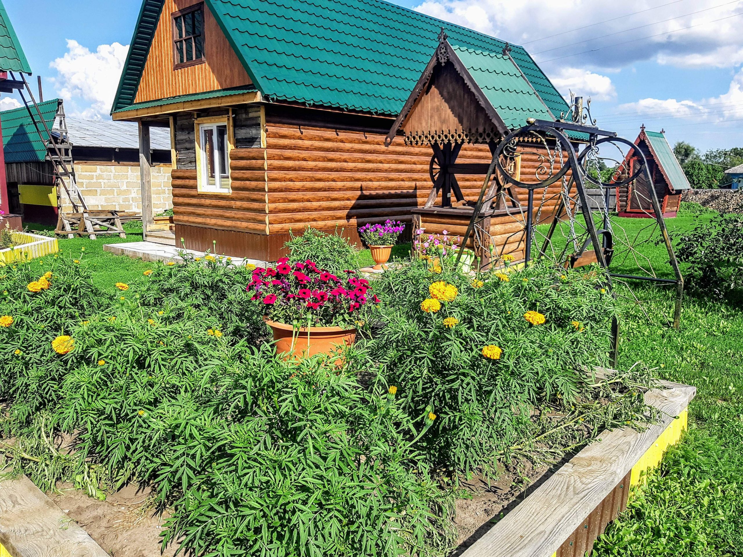 Столбово. В нашем дворике счастье живет