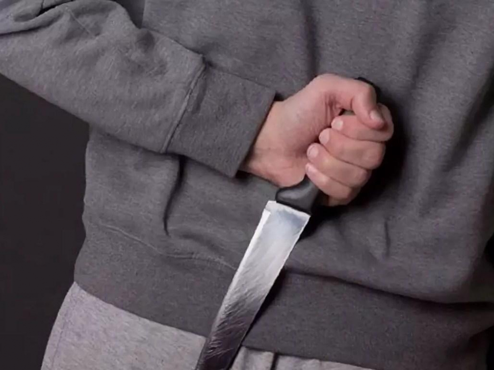 letsgophotos.ru 1635345288_chelovek_s_nozhom