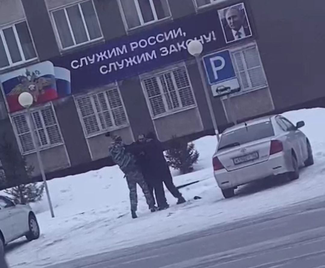 драка полицейских