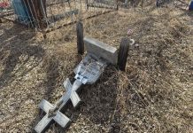 Родители подростков возместят ущерб за погром на ветеранском кладбище в Камне-на-Оби