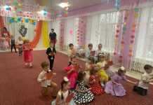 «Мир начинается с мамы»: детский сад Камня-на-Оби реализовал трогательный проект