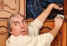 Житель Каменского района забыл куда спрятал деньги и вызвал полицию