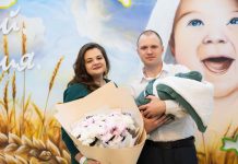 В семье пополнение: сотрудница каменской соцзащиты выполнила приказ министра