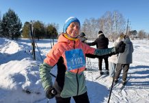 В Камне-на-Оби 161 человек приняли участие в лыжных соревнованиях памяти Евгения Парфенова