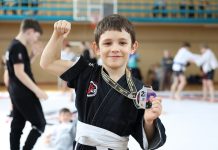 В Камне-на-Оби прошел краевой турнир по смешанным единоборствам. Фоторепортаж