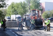 В Камне-на-Оби за ямочный ремонт дорог взялись специалисты муниципальной организации. Вести Алтай