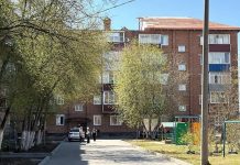 В Камне-на-Оби начал трескаться двор, благоустроенный за 3 млн по национальному проекту.