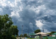 Штормовое предупреждение: в Алтайский край идут дожди и грозы