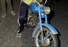 Мужчина из алтайского села упал с мопеда и избил прохожую до смерти
