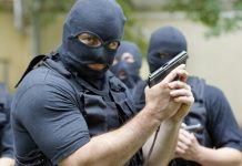 Силовики в масках и с автоматами испортили рабочий день «Каменским теплосетям»