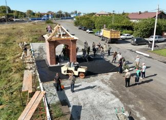 В Камне-на-Оби заасфальтировали территорию у Народной часовни